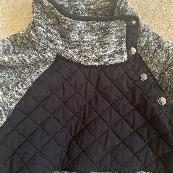 Abercrombie and fitch pullover size large with snap detail. - Picture 3 of 3